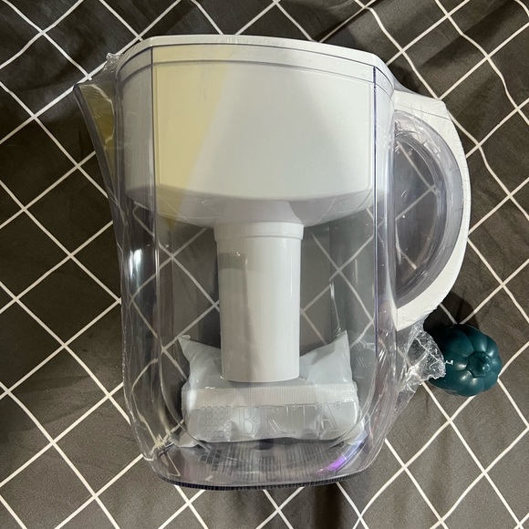 BRAND NEW❗️ BRITTA long last plus water filtration system. LARGE 10 cup - Picture 2 of 5